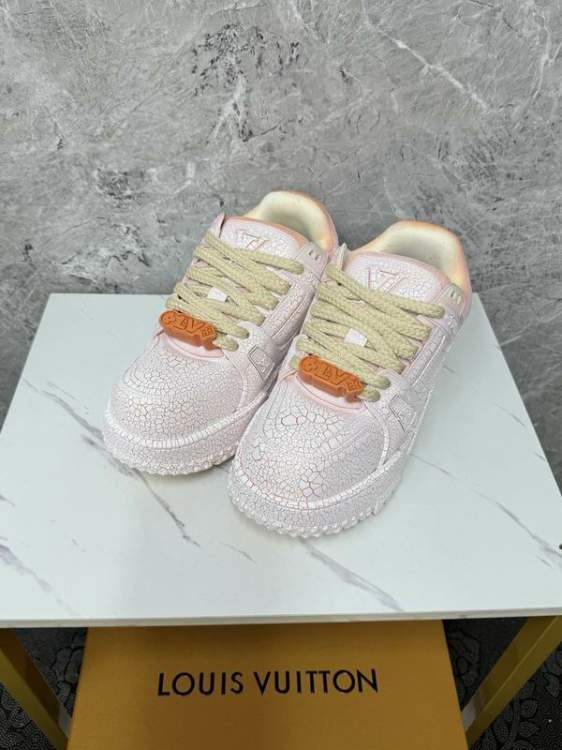 Picture of Louis Vuitton Shoes _SKULVsz35-45hnh031616259